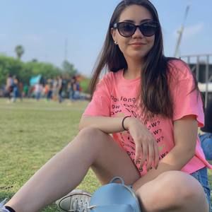 Meet your Posher, Daniela